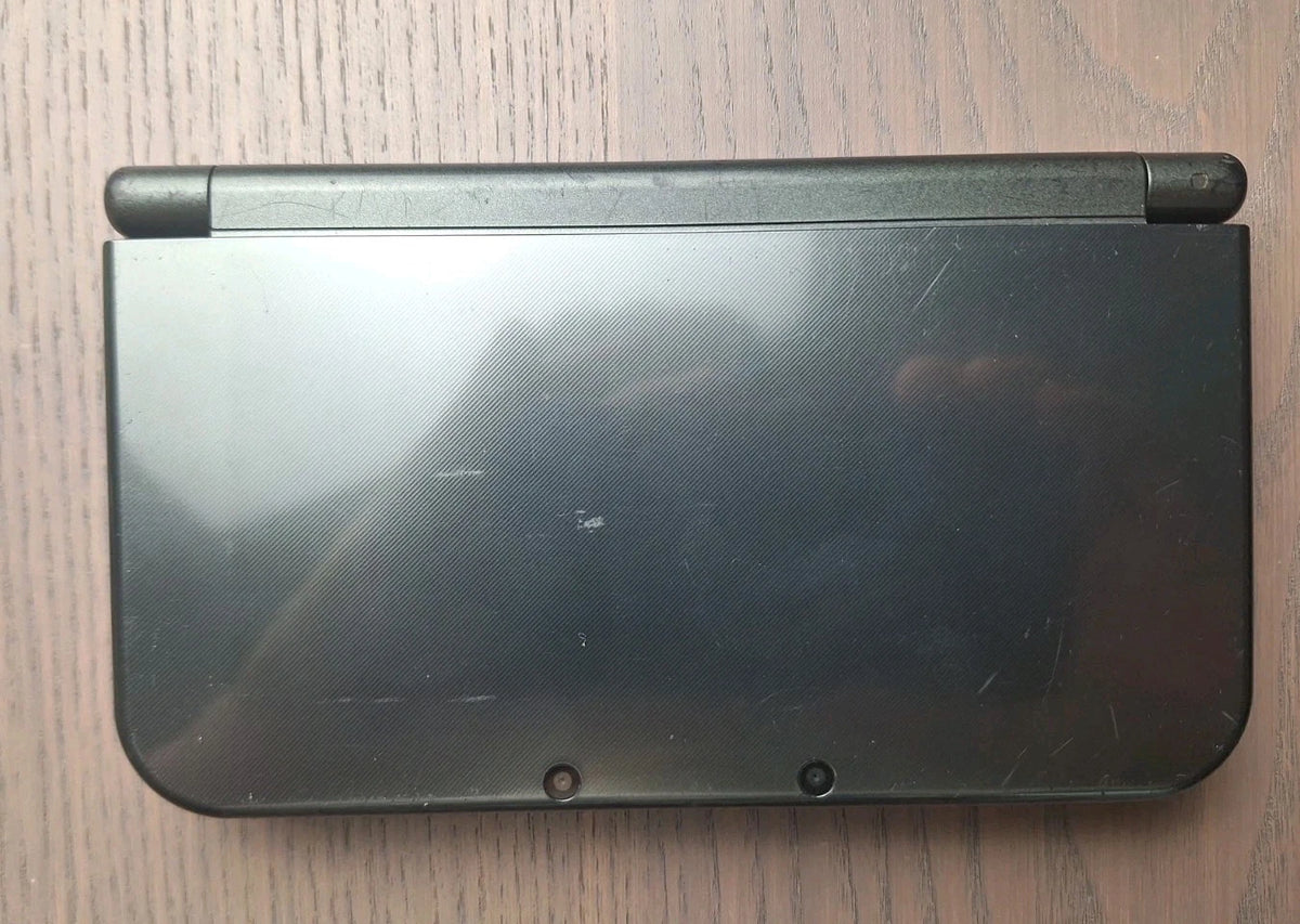 New Nintendo 3DS XL Metallic Black Console w/ Accessories Region Free Bottom IPS
