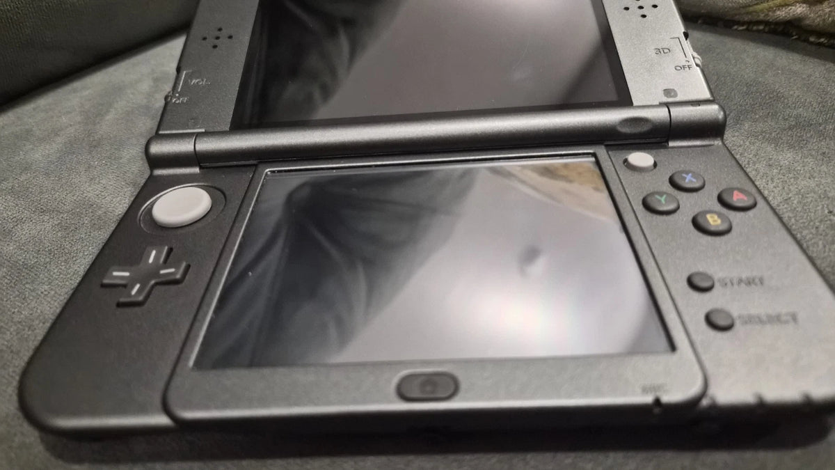 Nintendo New 3DS XL 4GB Handheld System Black - Excellent Used Cond - IPS Top