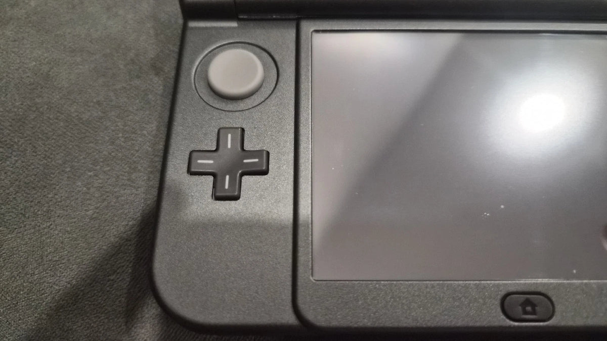 Nintendo New 3DS XL 4GB Handheld System Black - Excellent Used Cond - IPS Top