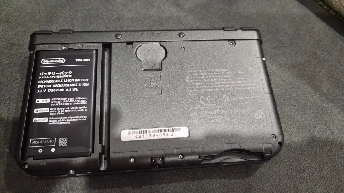 Nintendo New 3DS XL 4GB Handheld System Black - Excellent Used Cond - IPS Top