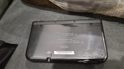 Nintendo New 3DS XL 4GB Handheld System Black - Excellent Used Cond - IPS Top