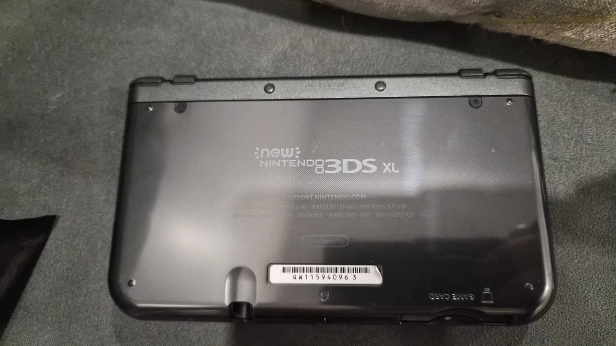 Nintendo New 3DS XL 4GB Handheld System Black - Excellent Used Cond - IPS Top